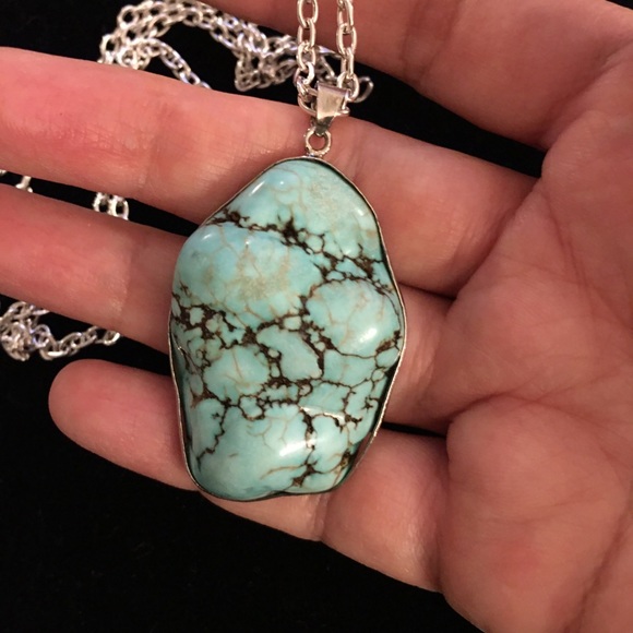 Turquoise blue howlite pendant and chain - Picture 1 of 4